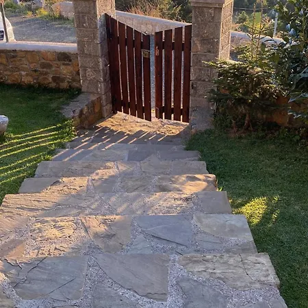 Shtepia Tradites Gjinar Дом отдыха