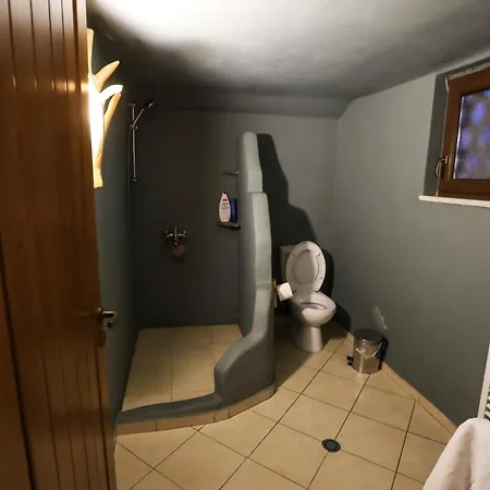 Σπίτι διακοπών Shtepia Tradites Gjinar Ελβασάν