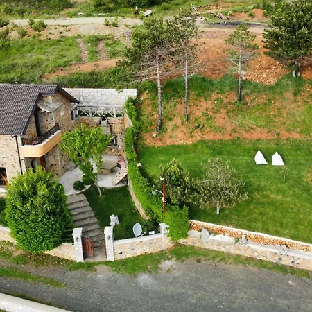 Σπίτι διακοπών Shtepia Tradites Gjinar *