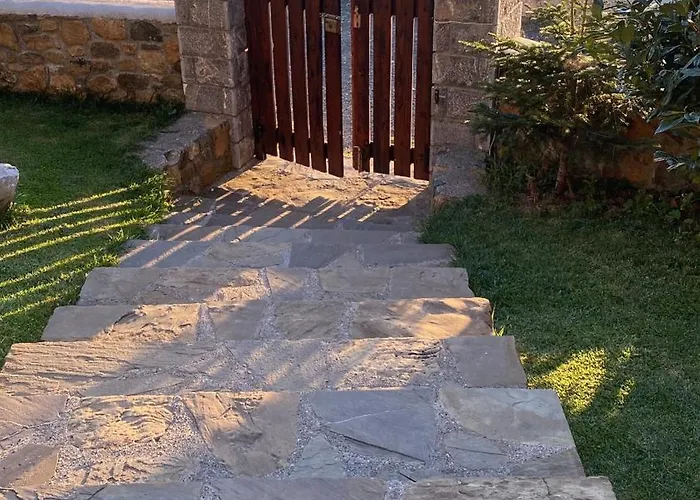 Shtepia Tradites Gjinar Vakantiehuis