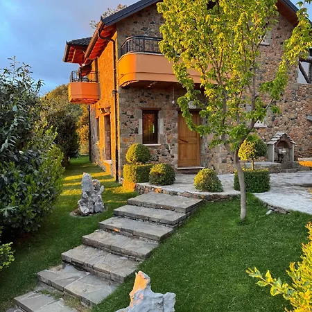 Shtepia Tradites Gjinar Holiday home