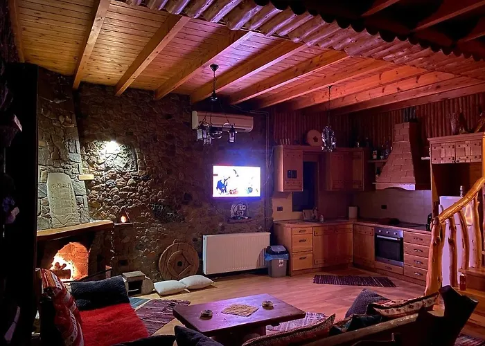 펜션 Shtepia Tradites Gjinar 엘바산