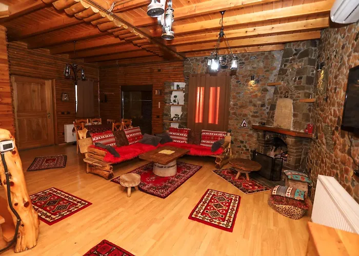 Shtepia Tradites Gjinar 펜션 엘바산