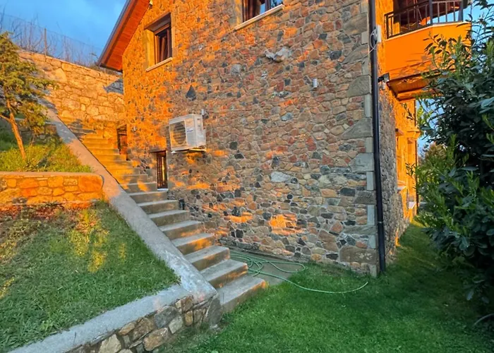 펜션 Shtepia Tradites Gjinar 엘바산