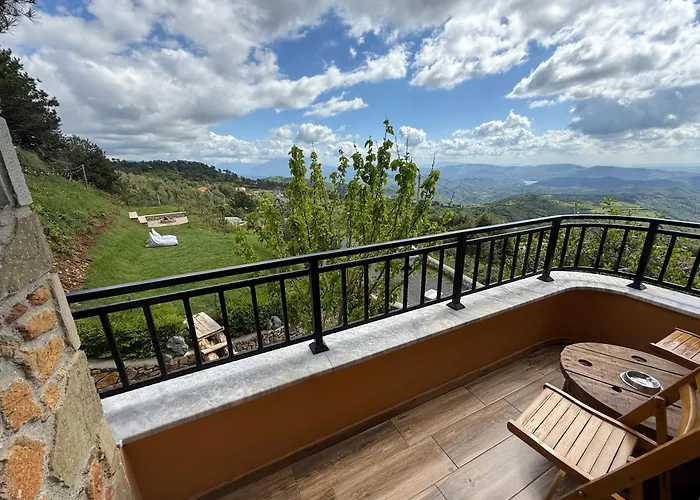 펜션 Shtepia Tradites Gjinar 엘바산